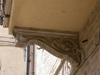 Palazzetto in P.zza Sigismondo Damiani